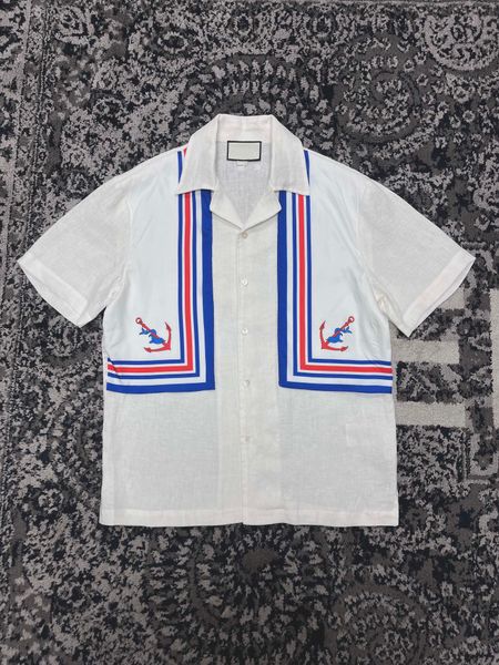 2023 Sommer-Designer-Hemd, modisches Streifen-Näh-Design, leichtes, atmungsaktives Leinenmaterial, europäische Größenmarke, lässiges weißes Kurzarmhemd für Herren