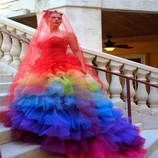 2020 Sexy Sweetheart Vestidos de casamento coloridos em camadas Arco-íris Vestidos de noiva linha A Plus Size Jardim Senhoras Casamento formal Senhoras Wea251c