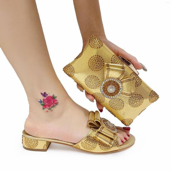 Sandálias 2023 Moda Africano Sapatos para Festa de Casamento Saco Conjunto Marca Italiana Chinelos Femininos com Carteira Salto Baixo e Clutch