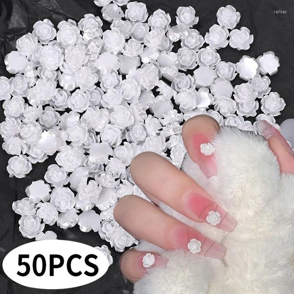 Tırnak Sanat Dekorasyonları 6/8mm 3D Reçine Camellia Çiçekler Rhinestones Siyah Beyaz Aurora Gül İnci DIY Rölyef Mücevher Mücevher Aksesuarları 50 PCS