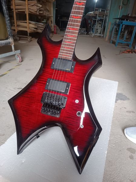 Custom BC Rich Flying V E-Gitarre mit rot und schwarz gepolsterten Kanten, rotem Fledermausgriffbrett und Nagelgitarrenkopf 369