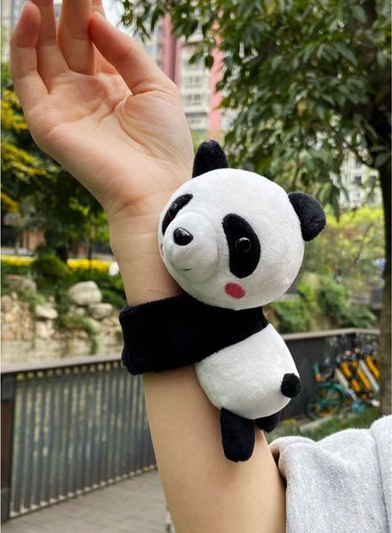 Animali di peluche ripieni Slap Braccialetti di peluche Panda di animali Fasce di peluche Giocattolo per feste Jungle Cartoon Snap Abbraccio Fascia da polso Hugger Giocattoli per bambini Adulto 230617