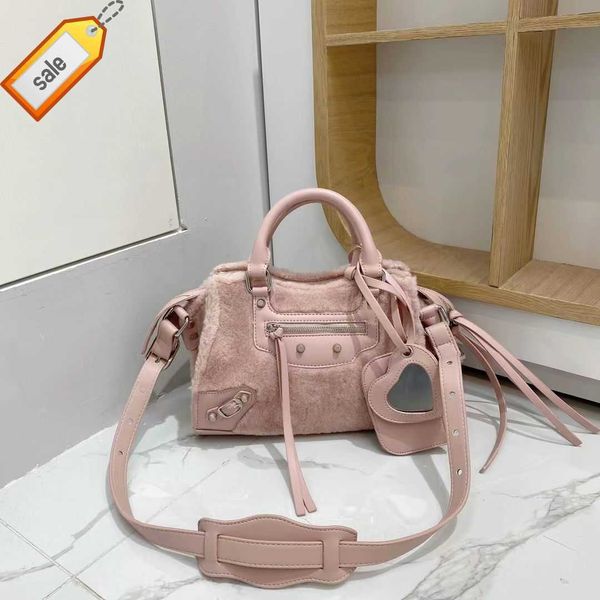 Mulheres Top Designer Bolsas Bolsa de Ombro Bolsa Crossbody Tote Coleção Outono / Inverno Novas Bolsas de Motocicleta Textura Couro Portátil Rebite Vendas Diretas da Fábrica