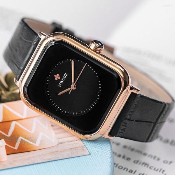 Relógios de pulso 2023 WWOOR Relógios femininos quadrados Top Ladies Dress Relógio de pulso de quartzo Moda Couro preto Montre Femme Reloj