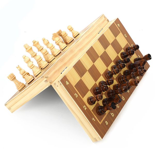 Giochi di scacchi 39cm Scacchiera in legno pieghevole Scacchiera magnetica internazionale Set di scacchi da viaggio portatile Interni per riporre bambini Adulti 230617