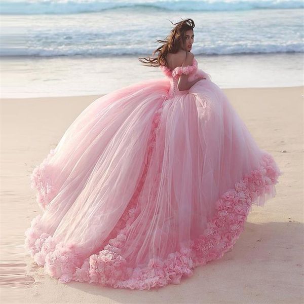 Abiti da sposa rosa romantici Abiti da ballo principessa Appliques floreali 3D Grandi abiti da sposa modesti e gonfi Abiti da sposa a maniche corte Arabo Dubai robe262H