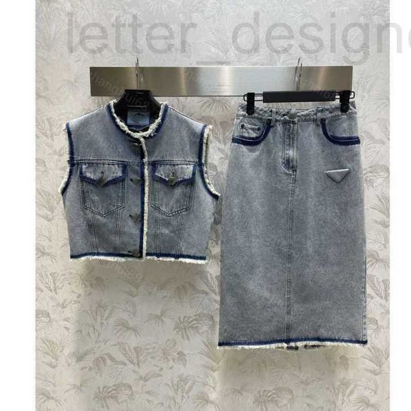 Zweiteiliges Kleid-Designer-23er-Jahre-Rock-Set Damenbekleidung Waschen Sie Wasser, um alte Vintage-Denim-Jeans mit kurzen Haaren und ärmellose Weste mit hoher Taille zu machen Halbsätze a1 TDJV