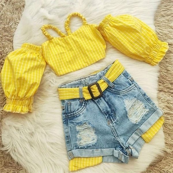 Completi di abbigliamento 1 5 anni Moda Bambini Vestiti per ragazze Estate con spalle scoperte Cinturino scozzese Crop Top Cintura Denim Pantaloncini strappati con foro Abiti 230619