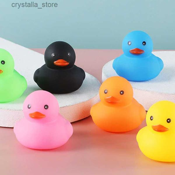 Brinquedos de banho para bebês Pato amarelo fofo Brinquedos de banho para banheiro Banho de natação Brinquedo de água macio Flutuante Pato Squeeze Sound Toy L230518