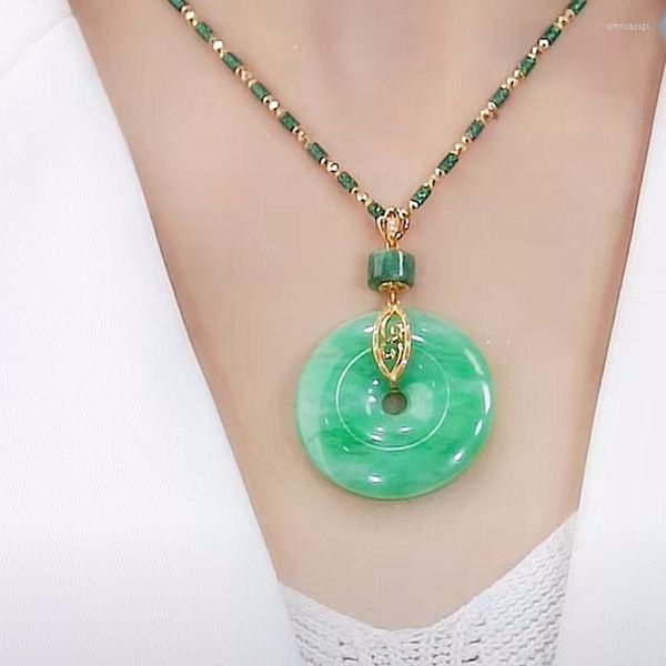 Anhänger Halsketten Natürliche grüne Friedensschnalle Halskette Exquisite Mode Goldfarbe Set Jade Pullover Kette Damen Accessoires