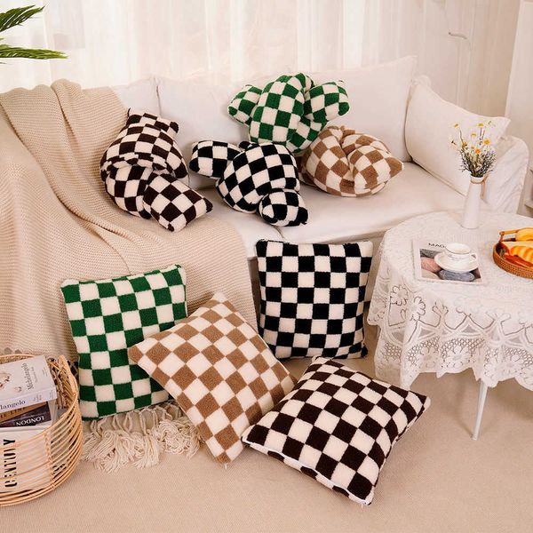 Travesseiros de pelúcia Almofadas de pelúcia Checker branco/preto Fronha de fazenda Almofada quadrada Almofada em formato adorável para decoração de sofá/quarto R230620