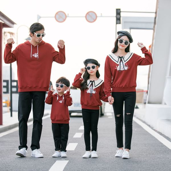 Familie passende Outfits ParentChild Clothing ParentKids Kleidung Herbst Winterpullover für Kinder Mädchen Jungen Männer T -Shirt 230619