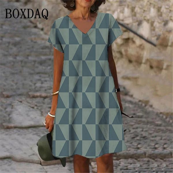 Vestidos casuais 2023 Gráfico Geometria Vestido Moda Feminina Decote em V Manga Curta Estampado Padrão de Verão Roupas Grandes Soltas Midi