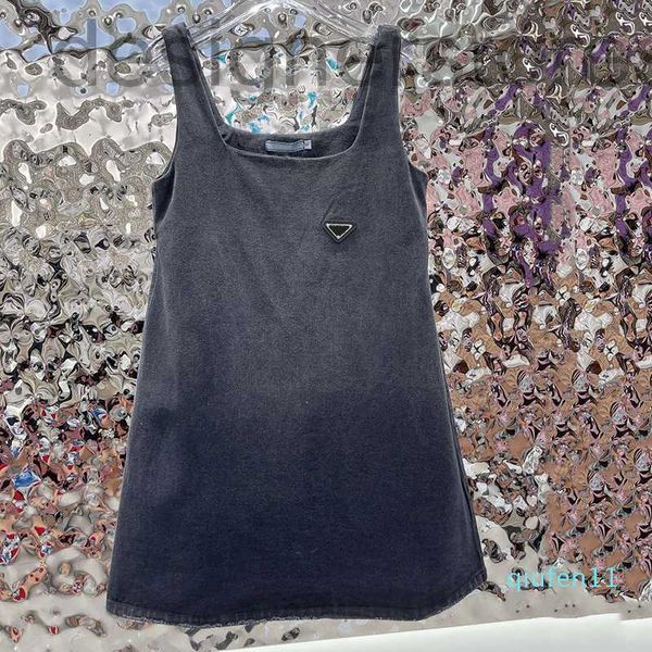 Базовые повседневные платья Дизайнерские 2022-серые джинсовые женские платья Винтажные значки Дизайнерские юбки Индивидуальная одежда без рукавов 8gyh T29o