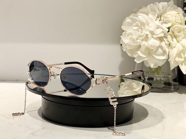 Occhiali da sole Miu di alta bellezza per uomo e donna Ciondolo di design Miu Diamonds Letter Photography Glasses