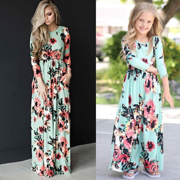 Abiti coordinati per la famiglia Summer Mommy and Me Family Matching Mother Daughter Flower Abiti Abbigliamento Mom Dress Bambini Abiti per bambini Mamma Neonata Abbigliamento 230621