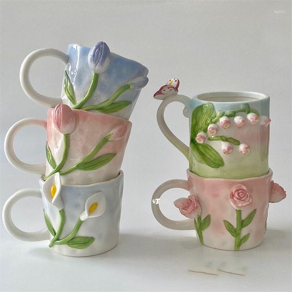 Kupalar 3D Relief Tasarım Çiçekler El boyası Seramik Kahve Kupası Kızlar için Kahvaltı Sütü Sütü Japon Koreli Tay Çay Bardakları 350ml