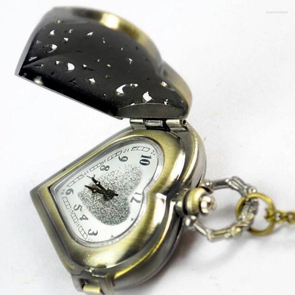 Pocket Watches Vintage Small Dial Quartz Watch For Men Women Hollow Heart Skeleton Fob Chain Pendant Necklace Clock Collection Gift