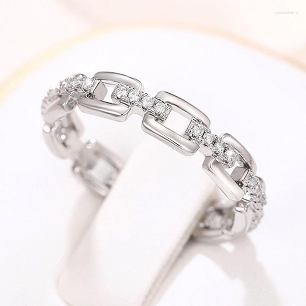 Обручальные кольца Huitan Modern Fashion Женское кольцо с Cz Stone Silver Color Band