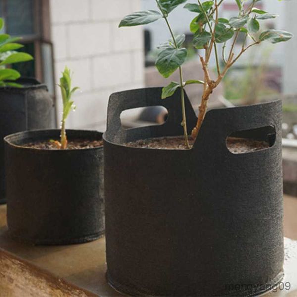 Vasos para plantadores Vasos de tecido de árvore não tecido Grow Bag Recipiente de raiz Mão preta com plantação de flores Sacos de não tecido Vaso de flores de jardim R230621