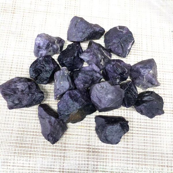 Decorazioni Naturali Sugilite Pietre grezze Decorazioni per acquario Quarzo viola Guarigione Reiki Gemme Campioni minerali rari 230620