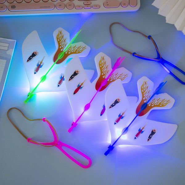 Brinquedos voadores de LED 10/30 peças Estilingues de flash de led para aeronaves elásticas luminosas catapultas foguetes helicópteros brinquedos voadores esportes ao ar livre diversão festa presente 230621