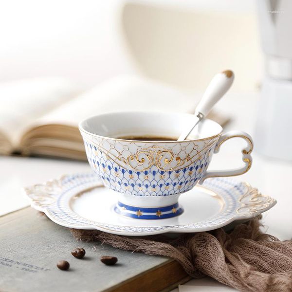Кружки европейская керамическая кофейная чашка легкая роскошная пара пары с ложкой чай на английском цветочном горшке