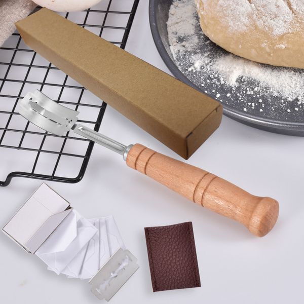 New Bread Bakers Cutter Slashing Tool Bread Lame Dough Scoring Blade Tools Making Razor Cutter Coltello curvo con protezione in pelle all'ingrosso