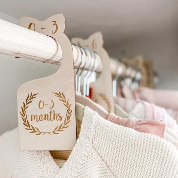 Keepsakes 7Pc/Set Born 24 Mesi Baby Closet Divisori Legno Nursery Vestiti Organizzatori Etichetta Divisore Guardaroba Infantile per 0-7 Anni 230620