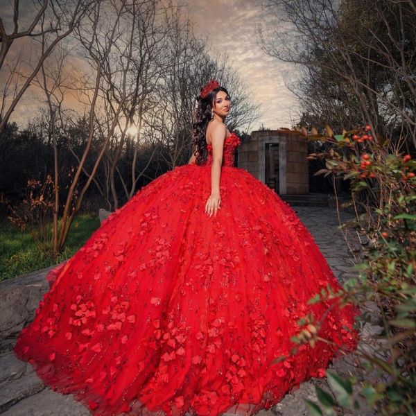 Rote glänzende Quinceanera-Kleider für das Bonbon 16, Spitzenapplikation, Kristall mit Umhang, schulterfreies, schnürbares Ballkleid für den 7. Abschlussball