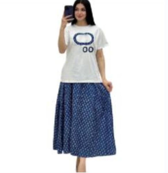 NOVO vestido feminino de duas peças, camiseta com letras e letras G completas, saia longa plissada e elegante, verão, vestidos elegantes de manga curta