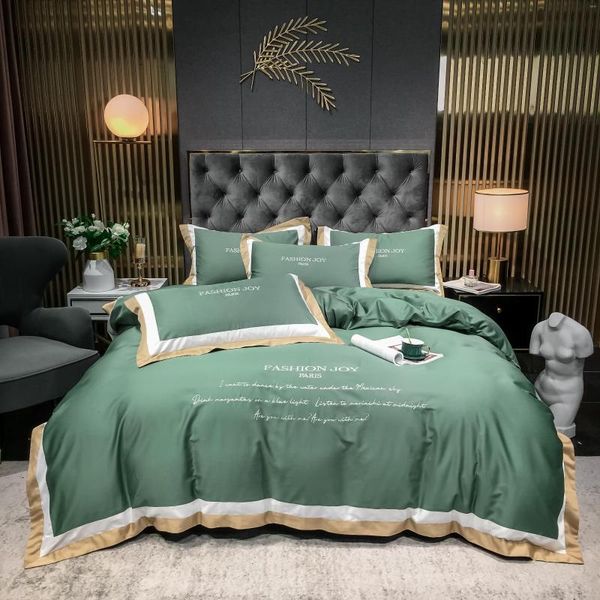 Set di biancheria da letto 2023 Copripiumino copripiumino in cotone a quattro pezzi per uso domestico in cotone moda a quattro pezzi Design di giunzione colore verde