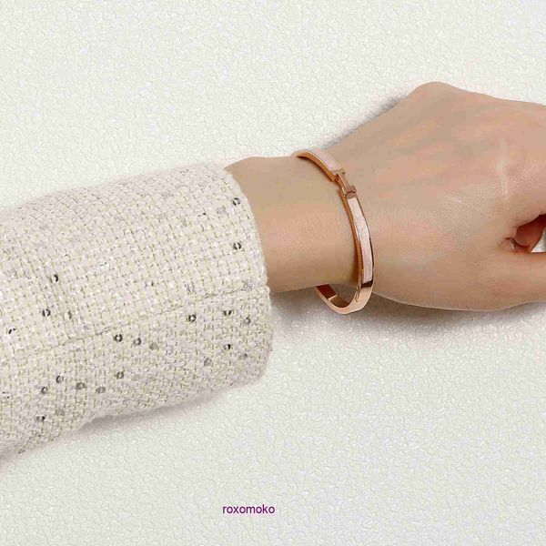 Atacado Luxury H Home Bracelets loja online Korean East Gate Designer Rose Gold Bracelet French Light High Grade Feel 2023 New Trend With Gift Box