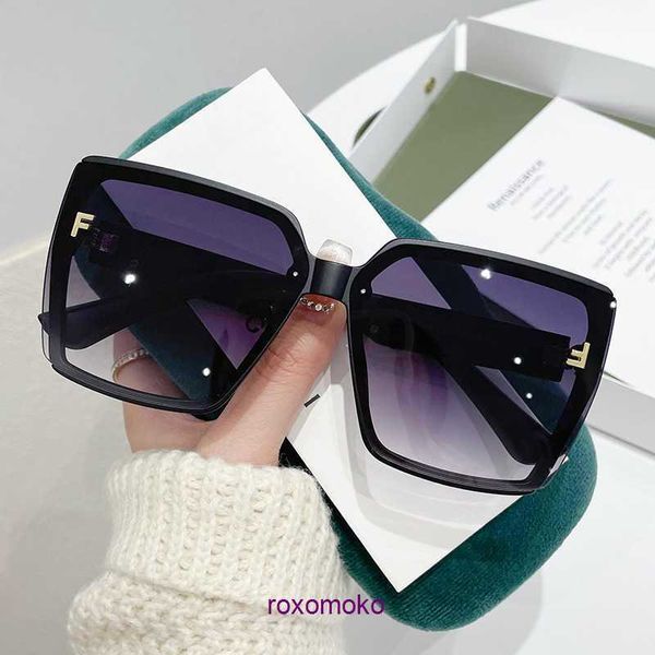 Оптовые топ -топ оригинал H Home Sunglasses Интернет -магазин 2023 Новые модные солнцезащитные очки стильные и украшающие тот же стиль, что и Light Luxury Ladi с подарочной коробкой