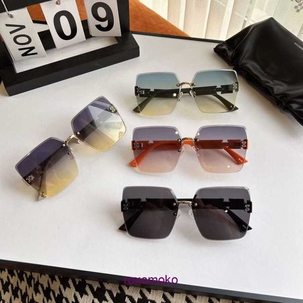 Роскошный дизайнер H Home Sunglasses Интернет -магазин 2023 New Fashion Show Advance Sunglasses Женские индивидуальные живые сеть Red Squa Wi с подарочной коробкой