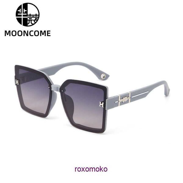 Vendita all'ingrosso di occhiali da sole originali H Home all'ingrosso negozio online MCO Mi Kous donna di mezza età nuova con protezione UV e sole luce d'avanguardia alla moda con confezione regalo