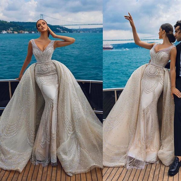 Luxuoso vestido de noiva Dubai com cristais frisados e strass vestidos de noiva decote em V com cauda destacável Robe de mariee327U