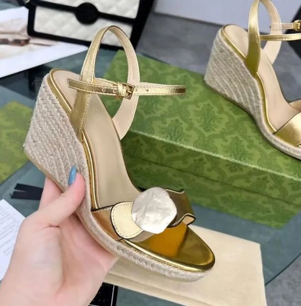 Sandalo estivo da donna con zeppa Espadrillas-Sandali Zeppe intrecciate in erba Scarpe da donna nere con doppio logo in metallo design di lusso con fibbia con scatola