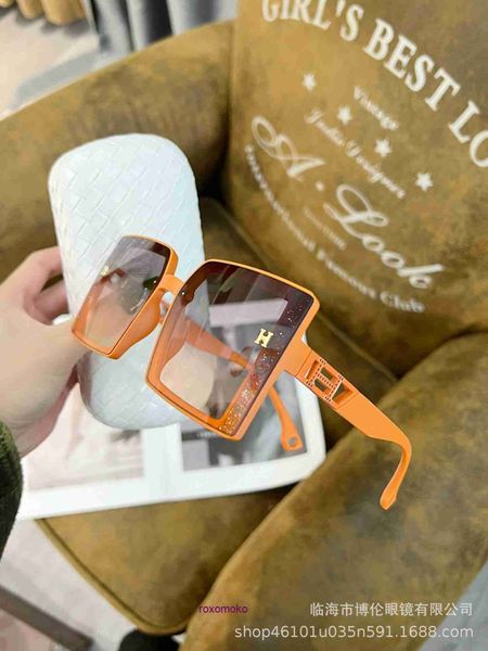 Дизайнерский роскошный бренд H Домашние солнцезащитные очки в продаже в продаже New Style Fashion Light Luxury Wear Street Tiktok Live трансляция на различных платформах с GIF с подарочной коробкой