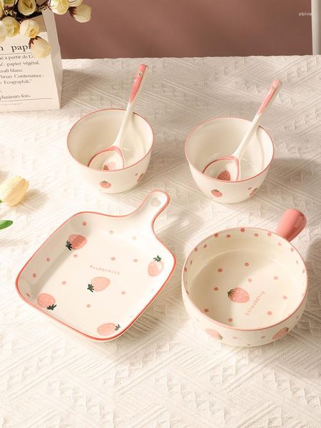 Tigelas Utensílios de mesa de cerâmica com estampa de morango Chic Underglaze Pratos coloridos Fofo Bebê Estilo japonês Tigela Prato Recipiente