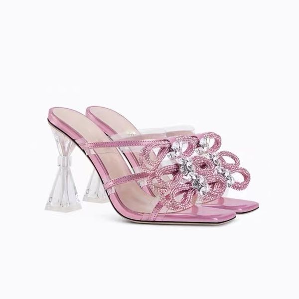 2023 nuovi sandali in pelle di montone in pelle PVC 9CM tacchi a spillo Décolleté Pantofole da donna Estate peep-toe punta aperta Dimensione testa quadrata 34-42 slip-on papillon perla matrimonio con diamanti