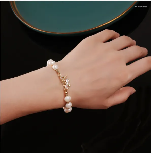 Strand Frisado Strands 2023 Elegante Barroco Natural Pearl String Bracelet For Woman Luxury Zircon Bee Pingente Fashion Girl's Sweet