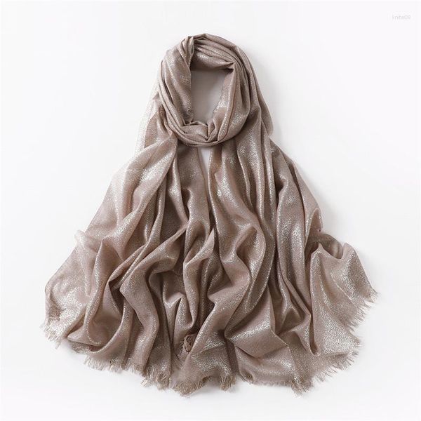 Sciarpe di Lusso Lucido Primavera Estate Sciarpa di Cotone Morbido Scialli di Modo Delle Donne Lungo di Colore Solido Nappa Sciarpe Poncho Hijab Femminile