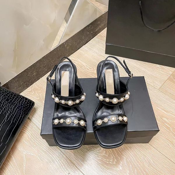 Berühmte Designer-Damen-Designer-Sandalen, hohe klobige Absätze, schwarze weiche Leder-Wildleder-Sandale, Mädchengröße 35–42, schwarz-weiß, lässige Klassiker, mit Buchstaben bedruckte Schuhe