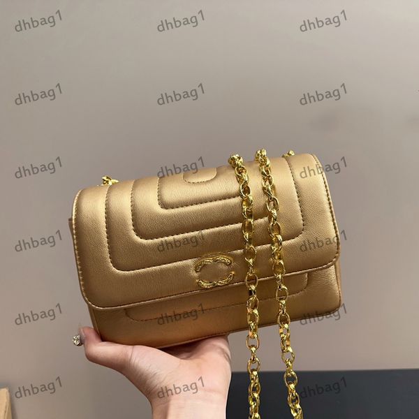 Bolsa de ombro feminina de grife bolsa de couro com fenda para maquiagem com fivela de metal dourada esculpida corrente transversal bolsas de marca de luxo bolsas para axilas 21 x 12 cm