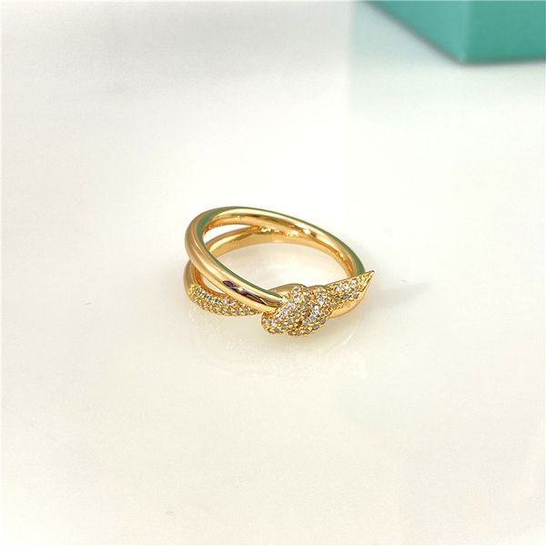 Мода Deisgner Rings Lady Women Ring Кольцо титановые стальные выгравированные настройки буквы Tilt Letters Diamond Gold Contrable 6 Color опто