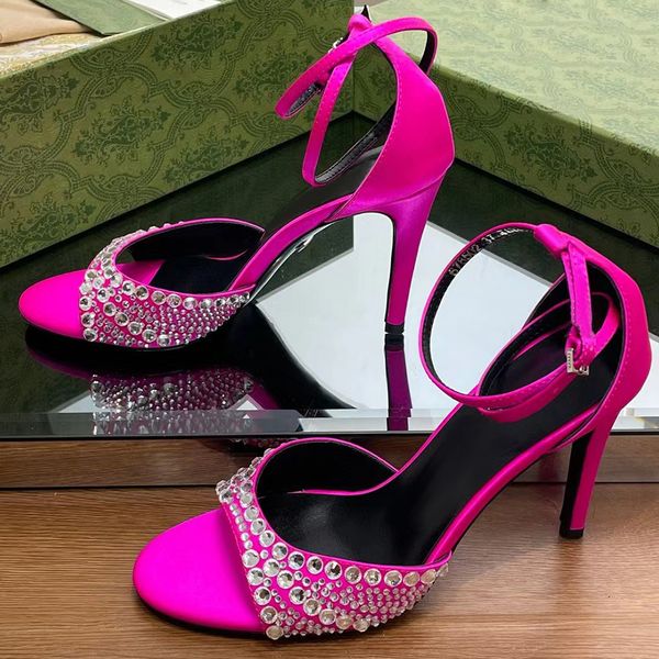 Crystal Decorated Damen Mid Heel Sandals Designer Satin Strass Strass hohe Heels Knöchelgurt Mode Hochzeitsschuhe 7,5 cm Party Factory -Schuhe mit Kasten