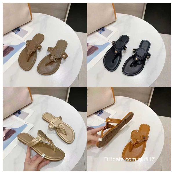 Дизайнерские женские сандалии тапочки зажимают петля летние летние женские туфли пляж повседневная женщина роскошные шлепанцы канала мода женская кожаная обувь Qiuti17
