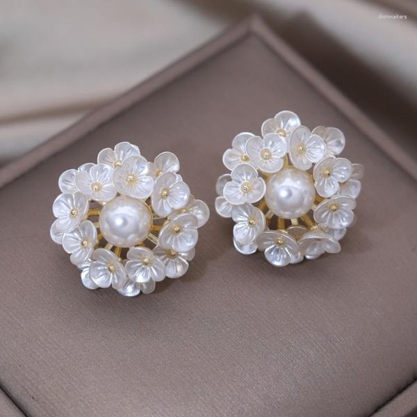 Ohrstecker, koreanisches Design, Modeschmuck, 14 Karat vergoldet, handgefertigt, weiße Blumen-Perlenohrring, elegante Frauen, übertreiben Party-Accessoires