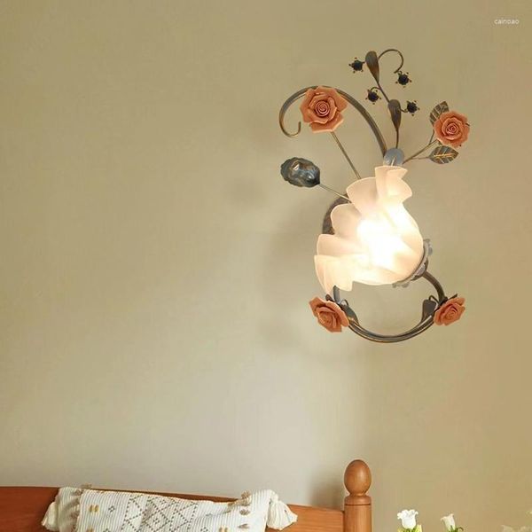 Стеновые лампы стеклянные спальни лампы украшения прикроватной гостиной фоновый фон керамический цветок творческий современный домашний изучение свет